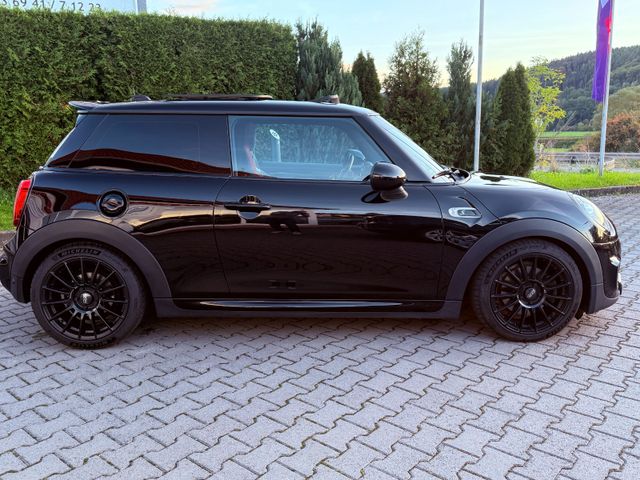 Mini Cooper S Automatik 192PS All Black 8xRad HU neu — Bild 9