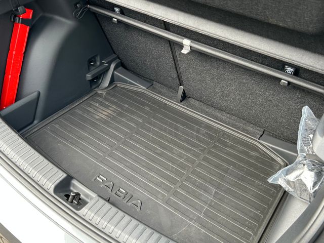 Skoda Fabia IV Monte Carlo DSG Navi 5JGar Assist+ -29% — Bild 9