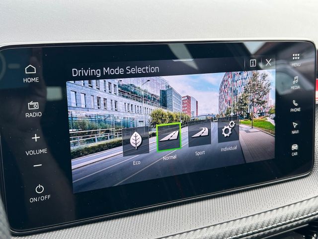 Skoda Fabia IV Monte Carlo DSG Navi 5JGar Assist+ -29% — Bild 37
