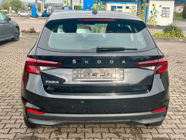 Skoda Fabia Active 8xRad Einparkhilfe Sitzheizung Klim — Bild 6