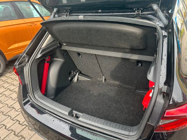 Skoda Fabia Active 8xRad Einparkhilfe Sitzheizung Klim — Bild 7