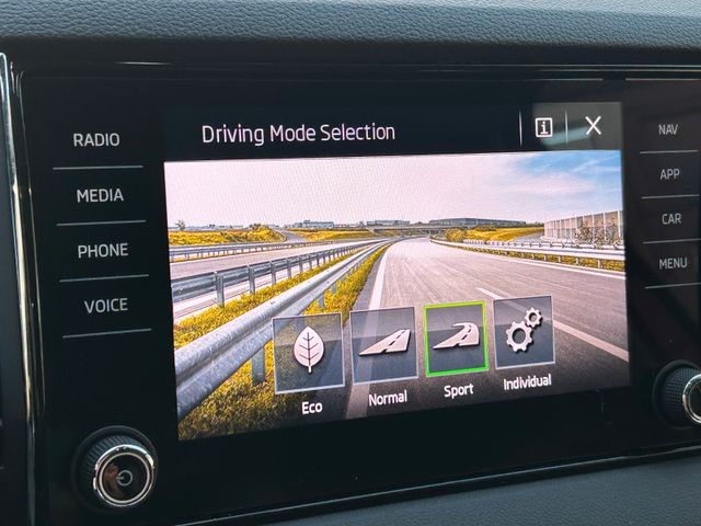 Skoda Karoq Drive 125 DSG ACC Kamera Canton Navi — Bild 34