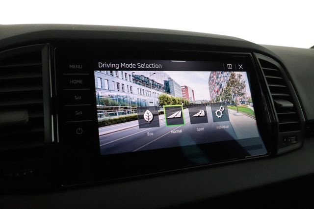 Skoda Karoq Sportline 360Kam Matrix Canton 19" NaviCol — Bild 19