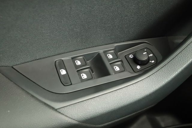Skoda Karoq Sportline 360Kam Matrix Canton 19" NaviCol — Bild 23