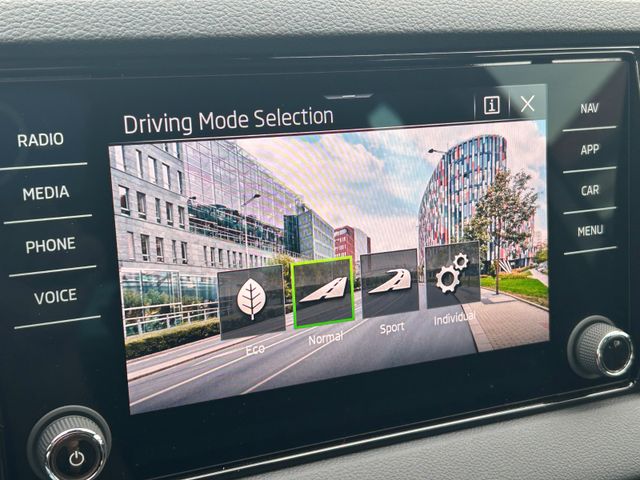 Skoda Karoq FL DSG Sportline AHK BehWind 5JGarantie — Bild 29