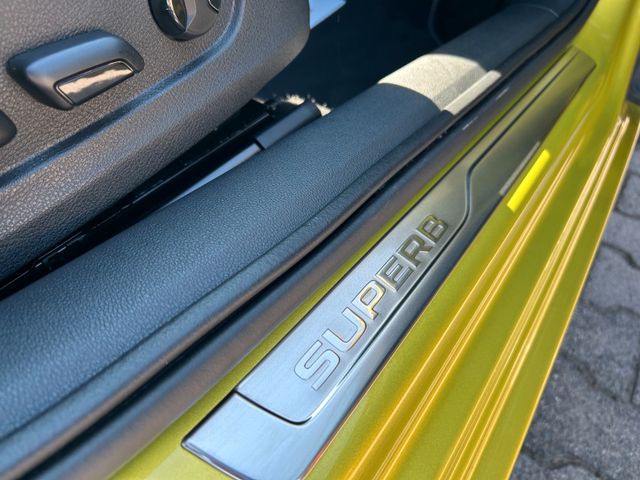 Skoda Superb  Combi 2.0TDI  Sportline Standheiz Matrix — Bild 12