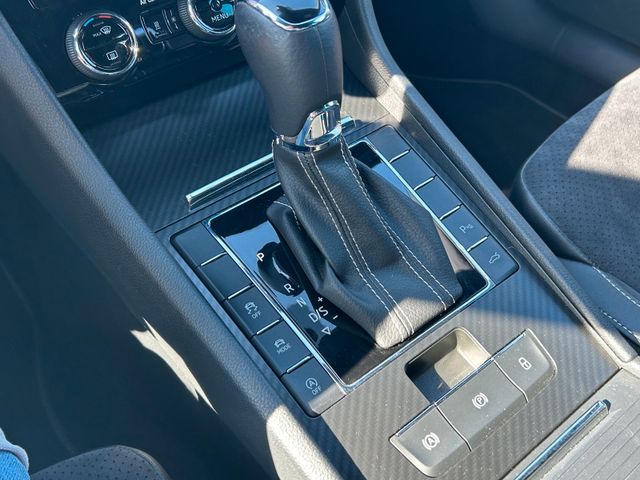 Skoda Superb  Combi 2.0TDI  Sportline Standheiz Matrix — Bild 24